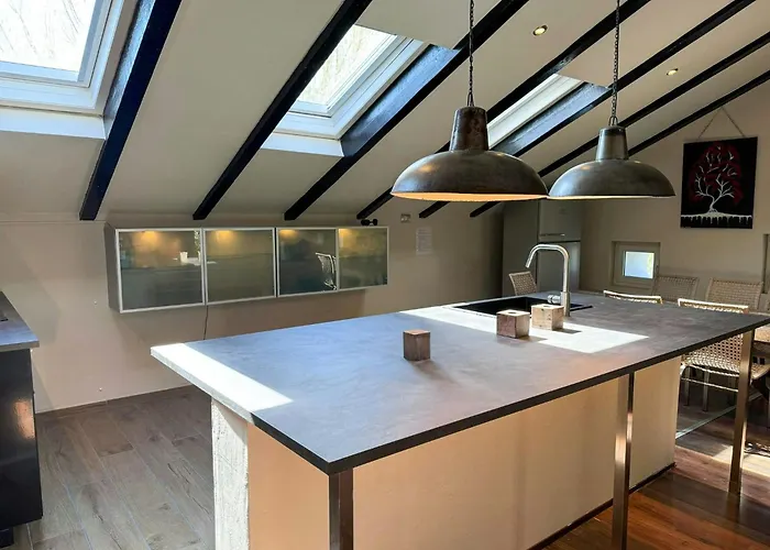 דירה Elevated Loft With Valley Views In
