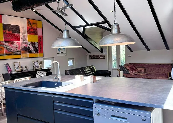 Elevated Loft With Valley Views In